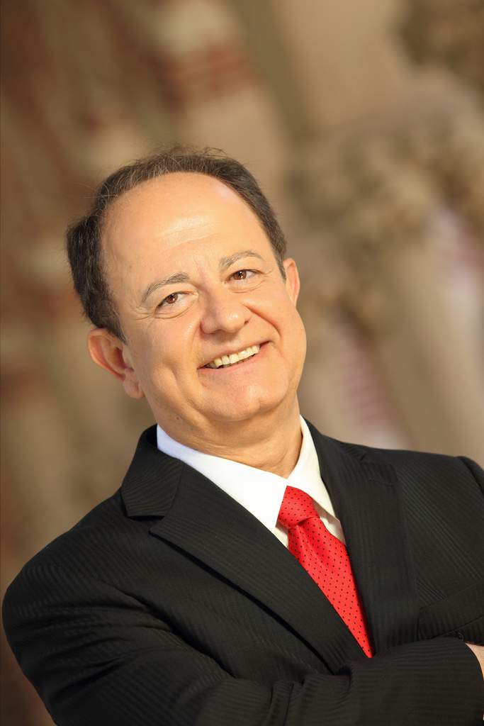 Max Nikias